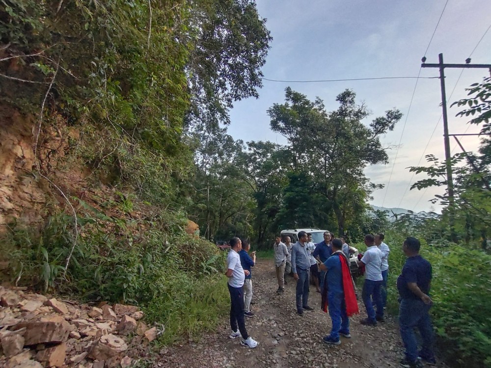 Members of Ao Senden, along with the Lotha Hoho and other civil bodies during the inspection of Doyang–Mangmetong stretch PMGSY-III road construction project on September 9. (Morung Photo)